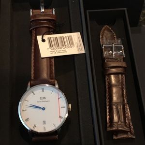 Daniel Wellington watch with extra strap NWT